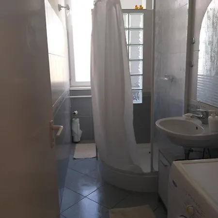 Simon Apartment *