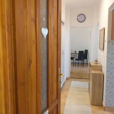 Simon *